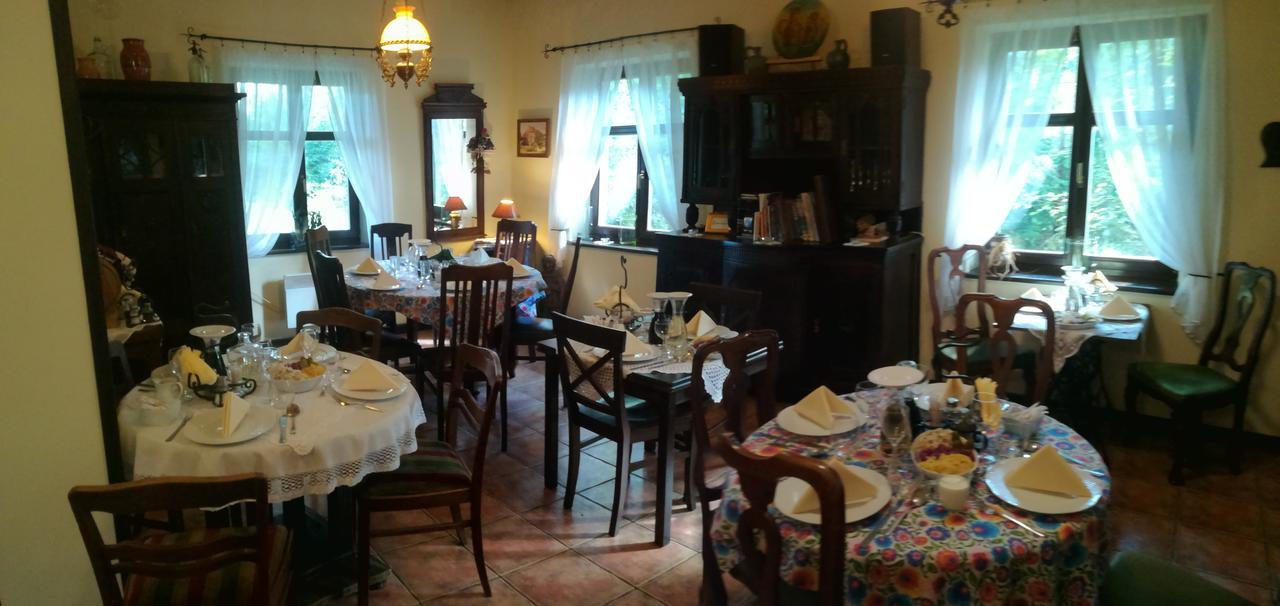 Stylowy Zajazd Pod Czarnym Kogutem Czarna  Esterno foto